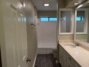 1217 Woodvale Dr in Bedford, TX - Building Photo - Building Photo