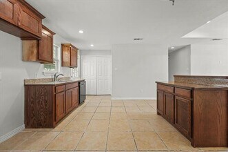 517 S Vaden St in Sherman, TX - Foto de edificio - Building Photo
