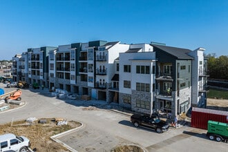 Blackwell Living in Lee's Summit, MO - Building Photo - Building Photo