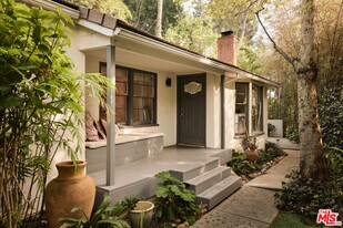2230 Fink St in Los Angeles, CA - Building Photo