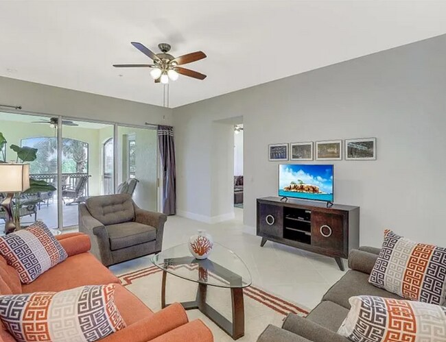3695 Montreux Ln, Unit #202 in Naples, FL - Foto de edificio - Building Photo