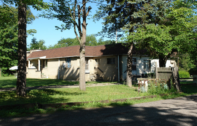 2412 Elm Rd NE in Warren, OH - Building Photo - Building Photo