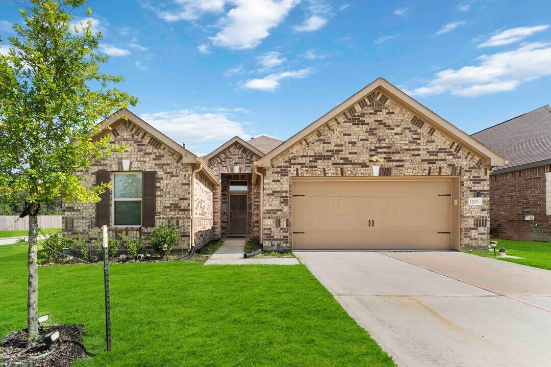 12803 Pear Orchard Dr in Houston, TX - Building Photo
