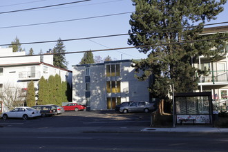 Gearhart Arms Apartments in Shoreline, WA - Building Photo - Building Photo