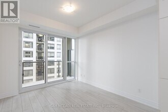 30 Elm Dr W in Mississauga, ON - Building Photo - Building Photo