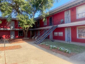 Villa Del Rey Apartments in Killeen, TX - Building Photo - Building Photo