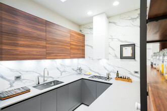 1545 N Larrabee St, Unit 3N in Chicago, IL - Building Photo - Building Photo