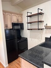 247 Broadway St, Unit #C in Laguna Beach, CA - Foto de edificio - Building Photo