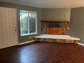 198 E Milton St in Lebanon, OR - Building Photo - Building Photo