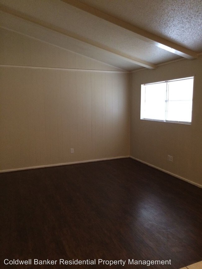 1802 Elkhart Ave in Lubbock, TX - Foto de edificio - Building Photo
