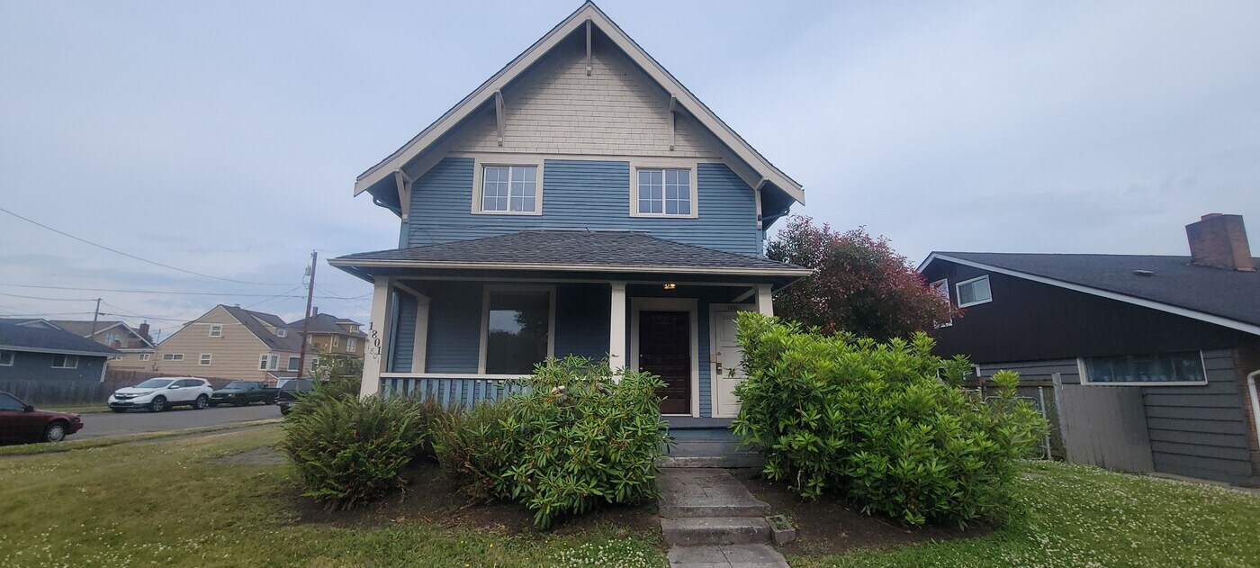 1801 Oakes Ave, Unit Lower unit in Everett, WA - Building Photo