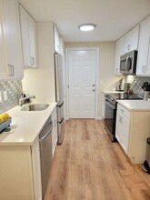 10 Walden Dr, Unit 8 in Natick, MA - Foto de edificio - Building Photo