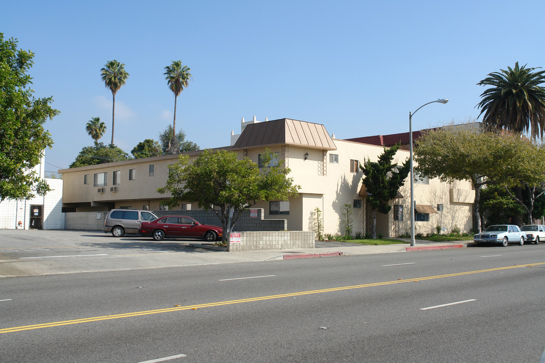 129 W Chevy Chase Dr in Glendale, CA - Building Photo