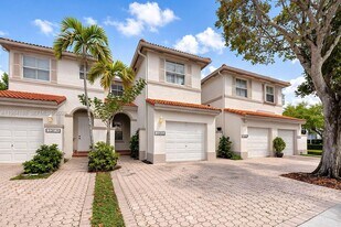10909 NW 43rd Ln in Doral, FL - Building Photo