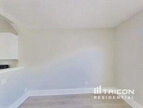 7544 Teaticket Ct in Jacksonville, FL - Building Photo - Building Photo