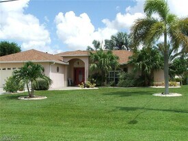 613 SE 21st St in Cape Coral, FL - Building Photo
