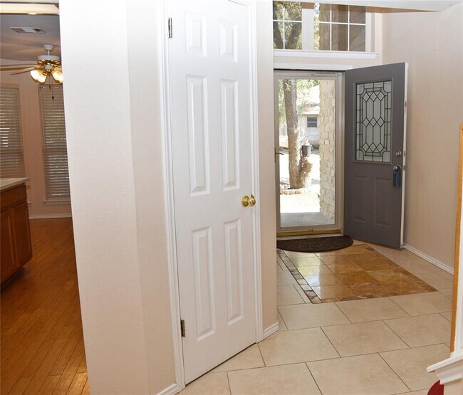 4119 Columbine Dr in Austin, TX - Building Photo - Building Photo