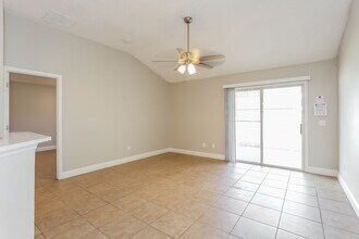 8077 Welbeck Ln in Jacksonville, FL - Building Photo - Building Photo