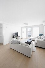 654 E Broadway, Unit 403 in Boston, MA - Foto de edificio - Building Photo