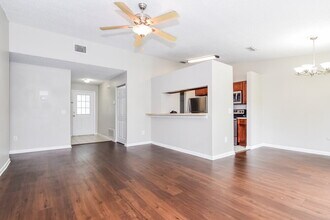 4059 Forecast Dr in Brandon, FL - Foto de edificio - Building Photo