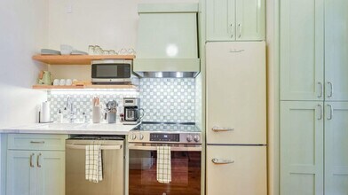 604 Baronne St in New Orleans, LA - Building Photo - Building Photo