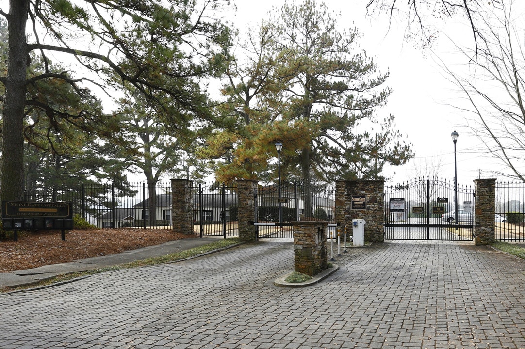 Stonegate Cottages in Atlanta, GA - Building Photo