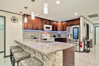 6719 Lawrence Woods Ct in Atlantis, FL - Building Photo - Building Photo