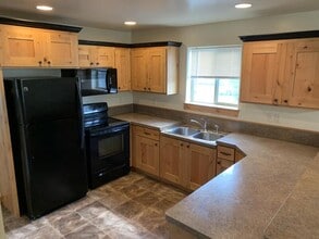 1037 Enterprise Dr in Helena, MT - Building Photo - Building Photo