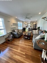 11 Madeline St, Unit 2 in Boston, MA - Foto de edificio - Building Photo