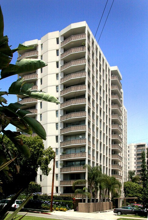 Los Feliz Towers West in Los Angeles, CA - Building Photo