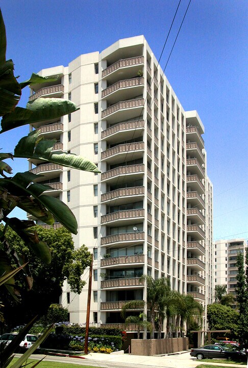 Los Feliz Towers West in Los Angeles, CA - Foto de edificio