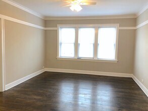 2422 W Fullerton Ave in Chicago, IL - Building Photo - Building Photo