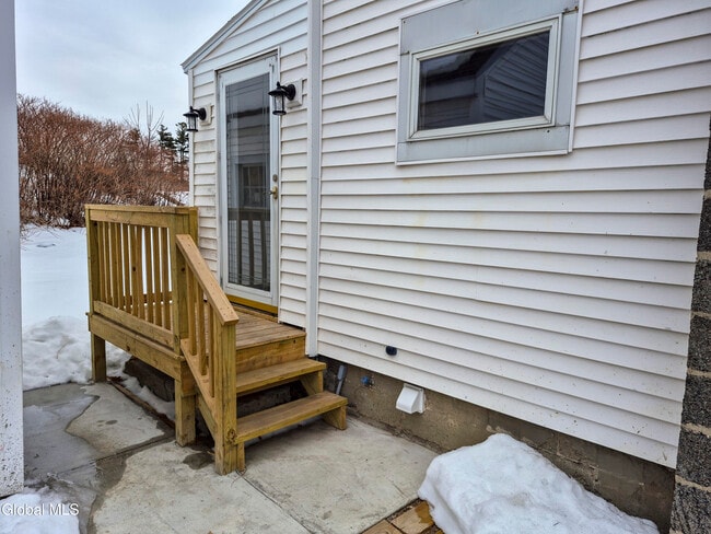 160 Old Plant Rd in Clifton Park, NY - Building Photo - Building Photo