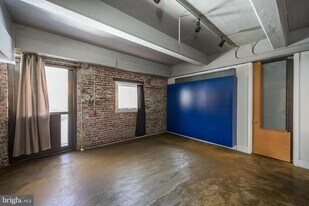 144-50 W Laurel St in Philadelphia, PA - Building Photo