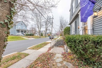 139 Grove St in Bristol, CT - Building Photo - Building Photo