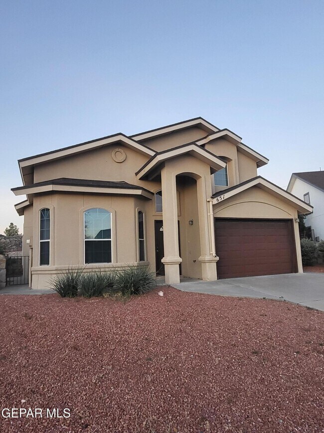 657 Pete Payan Dr in El Paso, TX - Building Photo - Building Photo