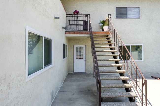 1467 N Campus Ave in Wilmington, CA - Building Photo - Building Photo