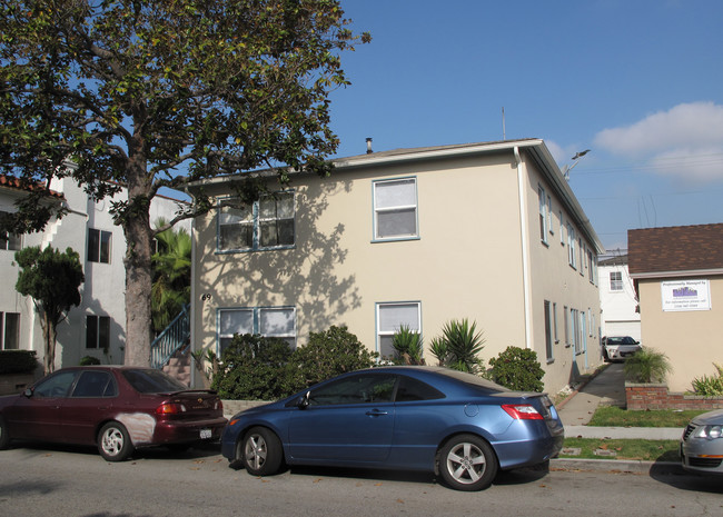 69 Granada Ave in Long Beach, CA - Building Photo - Building Photo