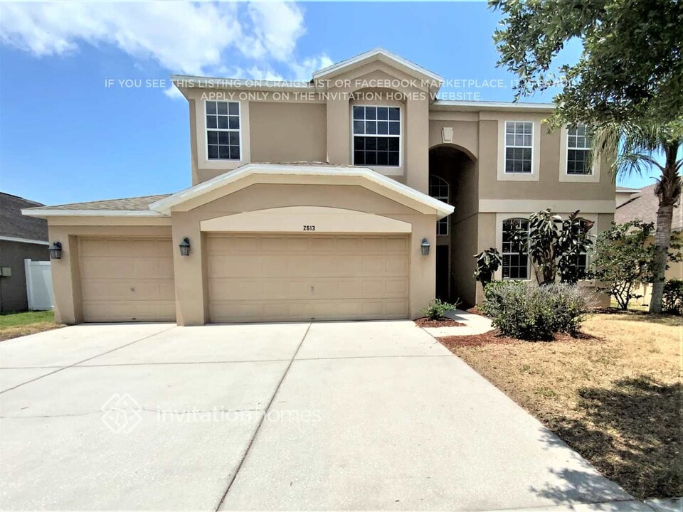 2613 Dakota Rock Dr in Ruskin, FL - Building Photo