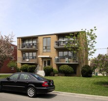 28 Fraserwood Ave in Toronto, ON - Building Photo