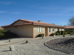 14934 Sequoia Ave in Hesperia, CA - Foto de edificio - Building Photo