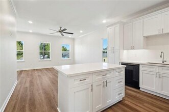 2360 N Robertson St in New Orleans, LA - Foto de edificio - Building Photo