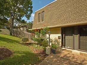 3200 Maywood Ave in Austin, TX - Building Photo - Building Photo