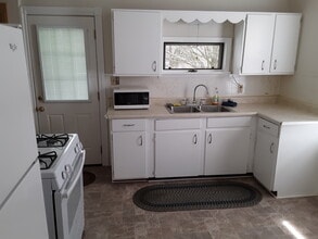 32 Milford St, Unit 2nd floor in Binghamton, NY - Foto de edificio - Building Photo