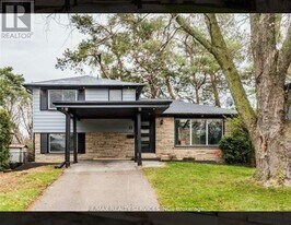 11 Duncan Bull Dr in Brampton, ON - Building Photo