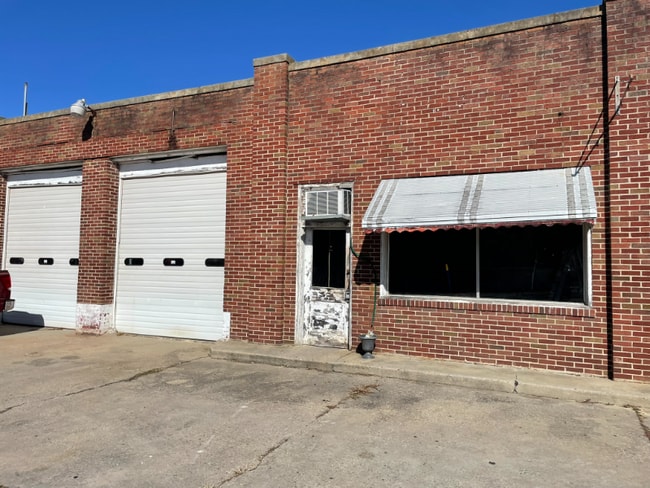 100 W Green St in Macclesfield, NC - Foto de edificio - Building Photo