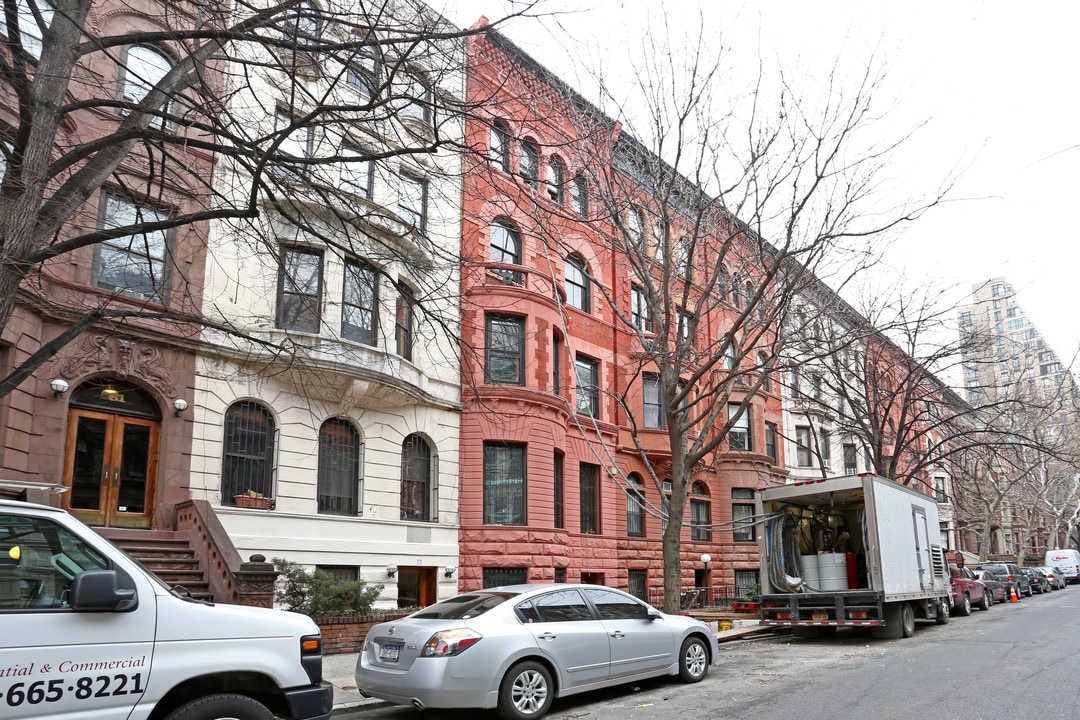 57 W 88th St in New York, NY - Building Photo