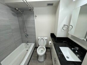 2345 Ala Wai Blvd in Honolulu, HI - Building Photo - Building Photo