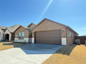 1215 Brad Kellar Dr in Greenville, TX - Building Photo - Building Photo