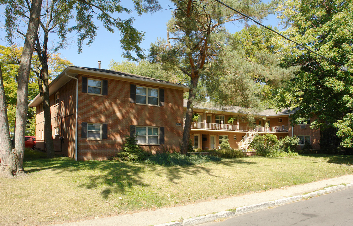 3081 Indianola Ave in Columbus, OH - Foto de edificio